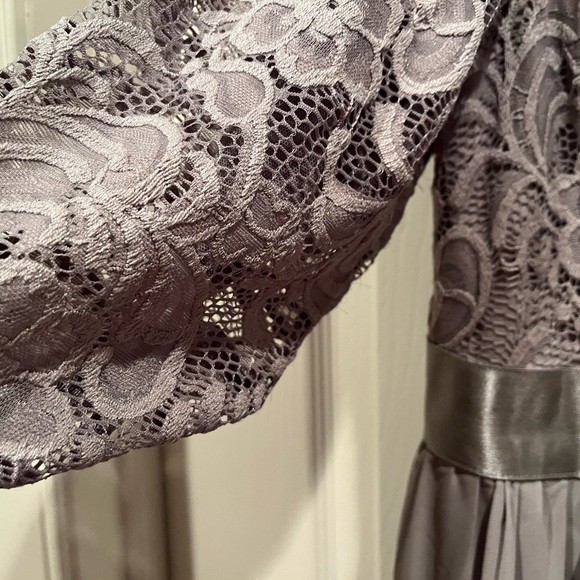 This is a beautiful dress that has only been worn twice. - Picture 4 of 6